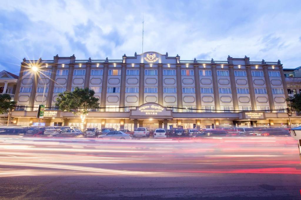Le President Hotel Phnom-Penh Buitenkant foto