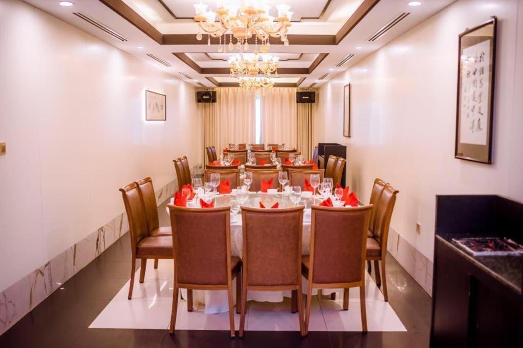 Le President Hotel Phnom-Penh Buitenkant foto