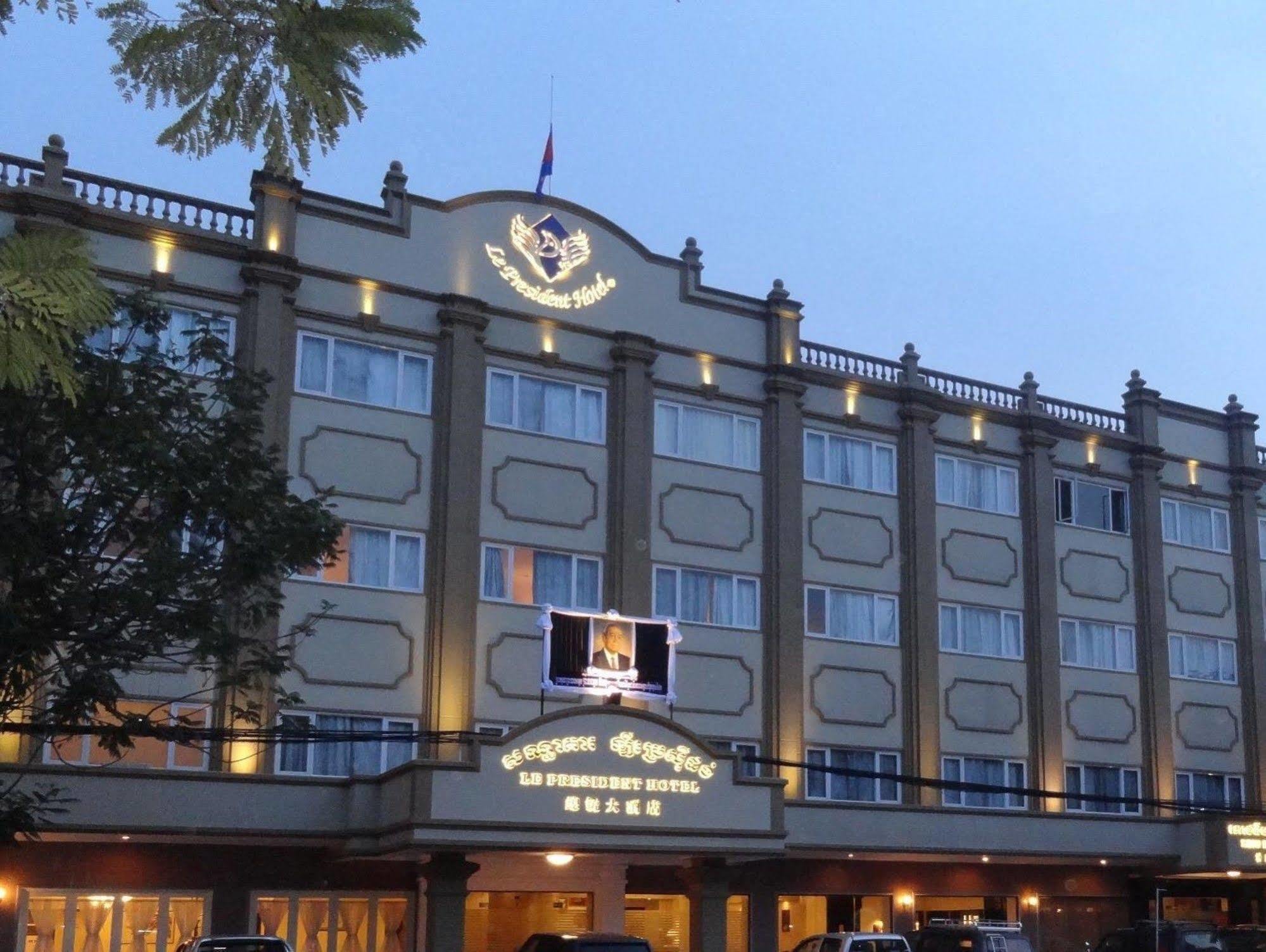 Le President Hotel Phnom-Penh Buitenkant foto