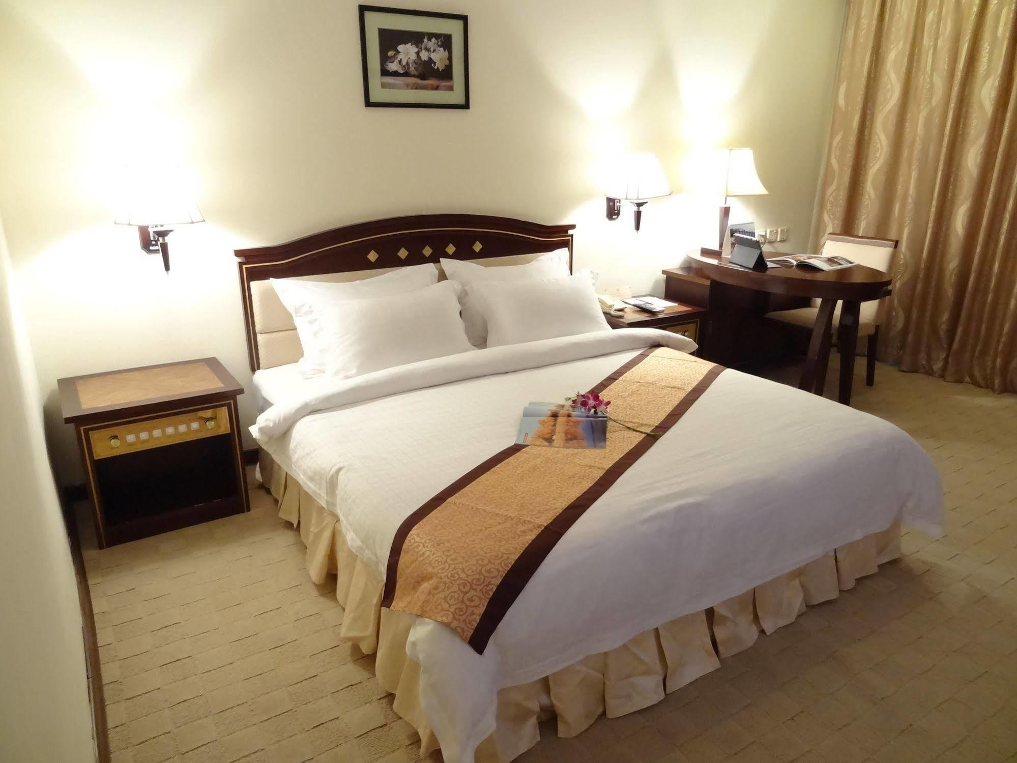 Le President Hotel Phnom-Penh Buitenkant foto