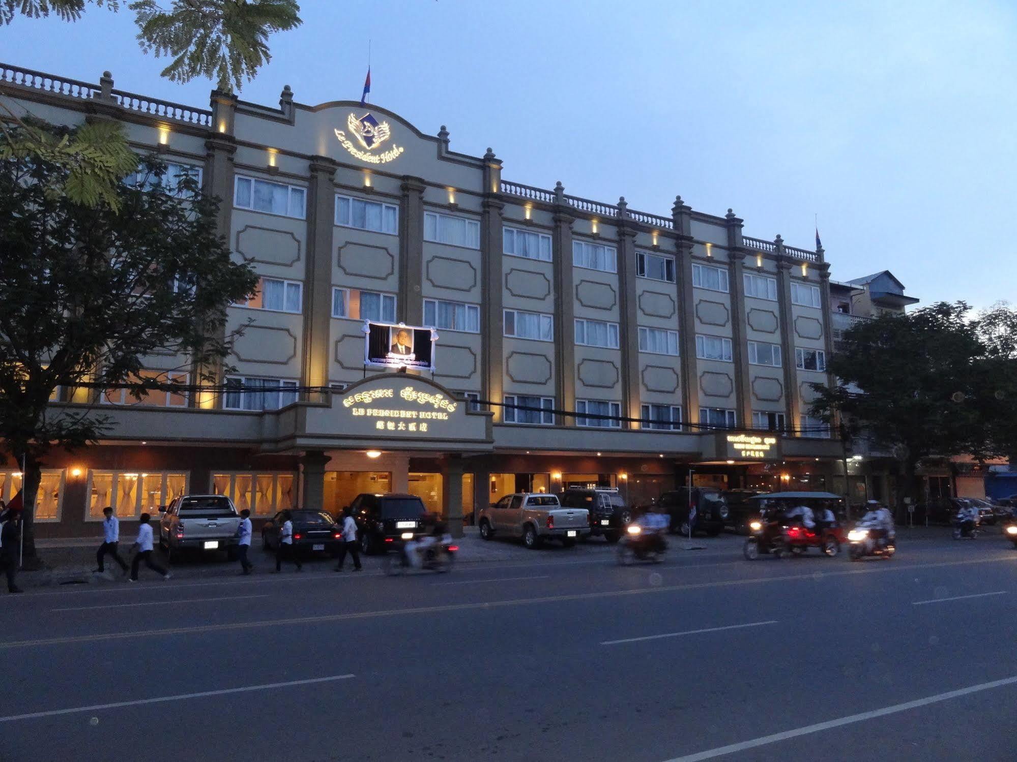Le President Hotel Phnom-Penh Buitenkant foto