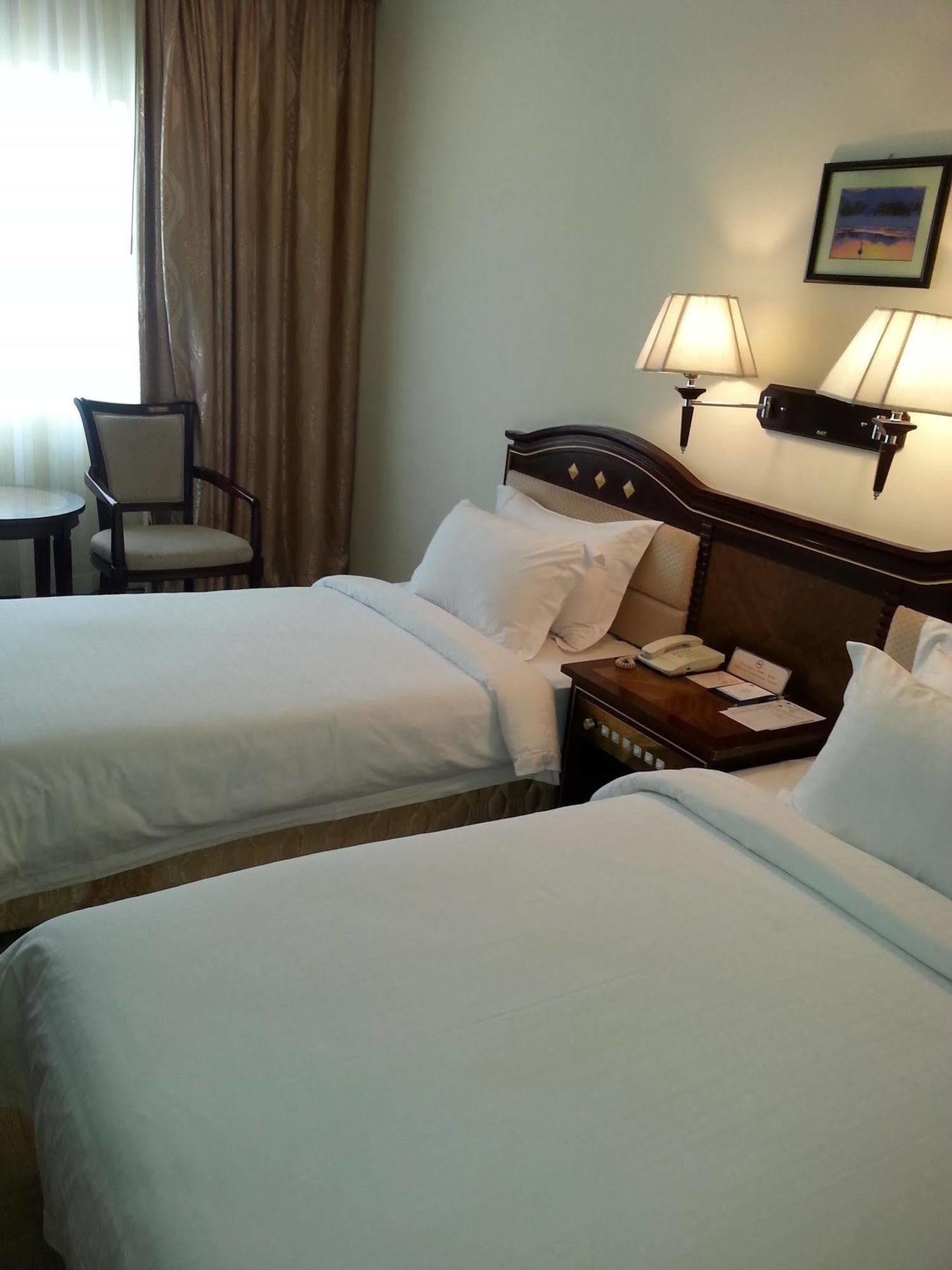 Le President Hotel Phnom-Penh Buitenkant foto